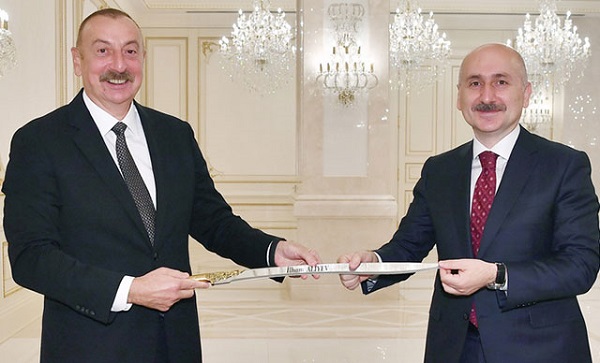 Ulaştırma ve Altyapı Bakanı Karaismailoğlu, Aliyev’le görüştü