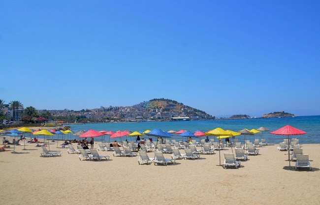 Kuşadası ‘mavi bayraklı’ plajlar, misafirlerini bekliyor