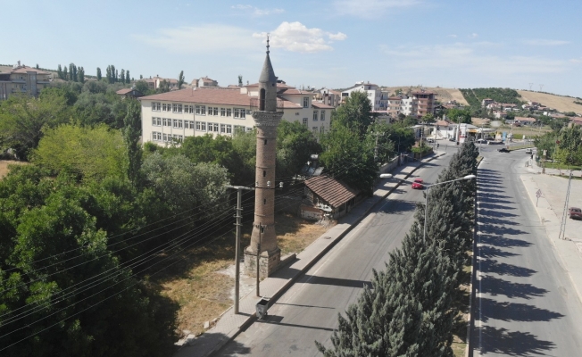 (Özel) Camisi yıkılan yalnız minare, zamana meydan okuyor