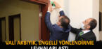 Vali Akbıyık, engelli yönlendirme levhaları astı