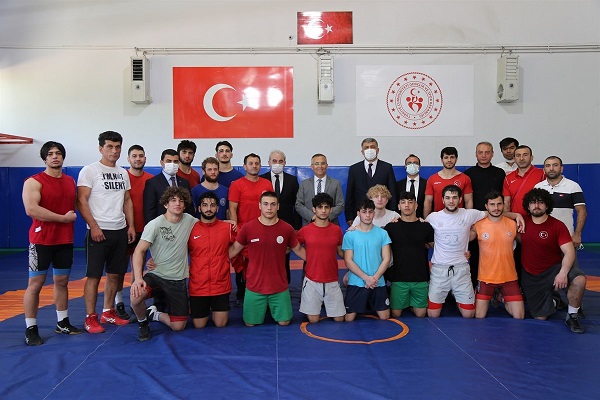 Vali Çeber Şampiyon Sporcularla Bir Araya Geldi