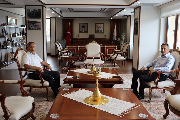 Sinop Valisi Erol Karaömeroğlu’ndan Vali Kemal Çeber’e Geçmiş Olsun Ziyareti