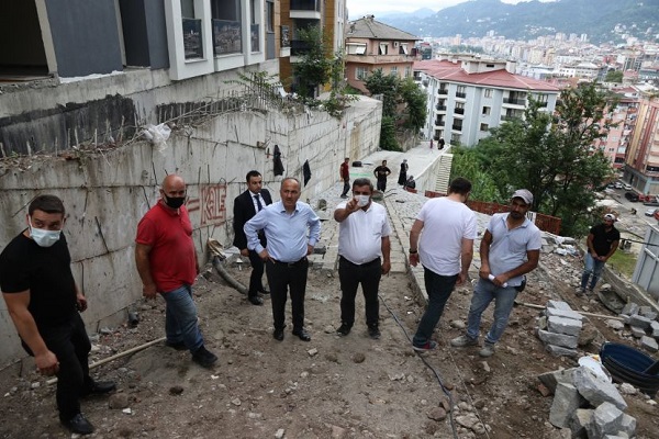 BAŞKAN RAHMİ METİN KALE YOLU 2. ETAP ÇALIŞMALARINI YERİNDE İNCELEDİ