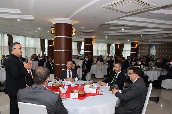 Vali Kemal Çeber, Rize Merkez Mahalle ve Köy Muhtarlarıyla Bir Araya Geldi