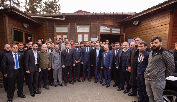 YENİDEN REFAH PARTİSİ RİZE İL GENÇLİK KOLLARINDAN ŞÖLEN HAVASINDA DİVAN TOPLANTISI
