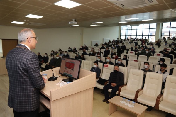 RTEÜ’de “Çanakkale’den Milli Mücadeleye İstiklal Ruhu” Konulu Konferans Gerçekleştirildi