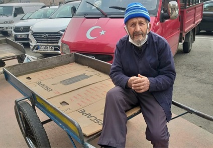 YAŞAR KELEŞ AMCA EKMEK TEKNESİNDEN KOPAMIYOR