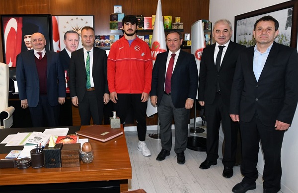 GENEL MÜDÜR ALİM, AVRUPA ÜÇÜNCÜSÜ OLAN SPORCUSUNU TEBRİK ETTİ