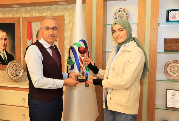 RTEÜ ÖĞRENCİSİ ŞAMPİYONADAN ALTIN MADALYA İLE DÖNDÜ