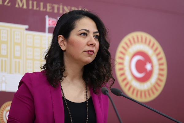 TİP Sözcüsü Sera Kadıgil, öğrenci yurtlarındaki intiharları sordu: ¨Devlet yurtlarını öğrenciler için ölüm kampına çevirdiler!¨