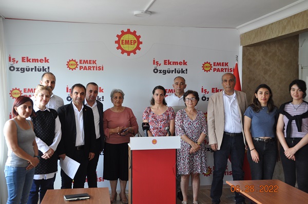 Suriyeli mülteciler EMEP kürsüsünden seslendi: Dönmek isteriz ama geri dönüşün şartları yok