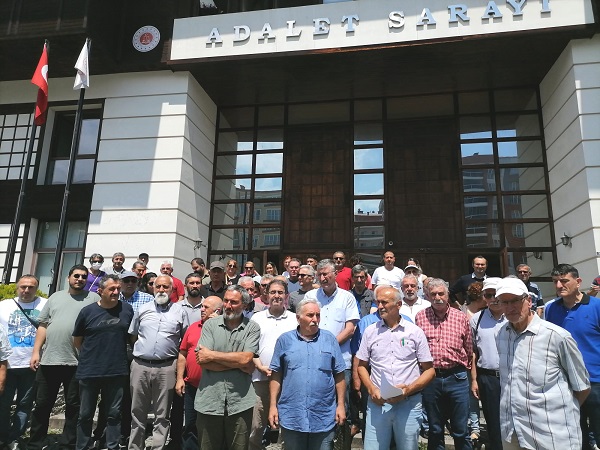 FINDIKLI’DA HES’E KARŞI ÇIKAN YAŞAM ALANI SAVUNUCULARI HAKKINDA AÇILAN DAVANIN İLK DURUŞMASI YAPILDI
