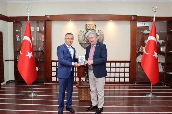 TBMM Eski Başkanı Köksal Toptan, Vali Kemal Çeber’i Ziyaret Etti