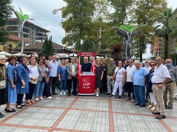 CHP Rize Memişağa Parkında Aşure Dağıttı