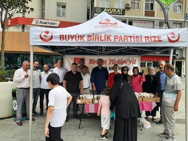 BBP Rize’de aşure dağıttı