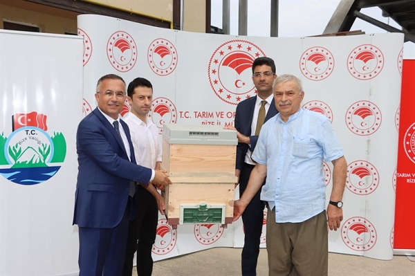 Rize’de Arıcılara Bin 341 Adet Kovan Dağıtıldı