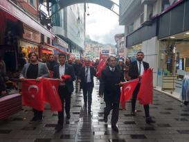 CHP Rize İl Örgütü Cumhuriyet Bayramı Kapsamında Yurttaşlara Türk Bayrağı Dağıttı