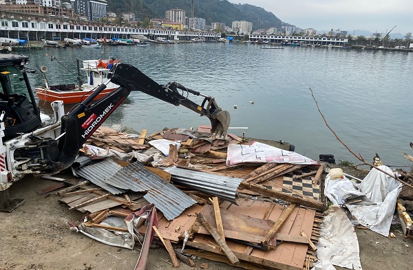 Rize’de Ruhsatsız ve Ruhsata Aykırı Yapılaşma İle Mücadele Devam Ediyor