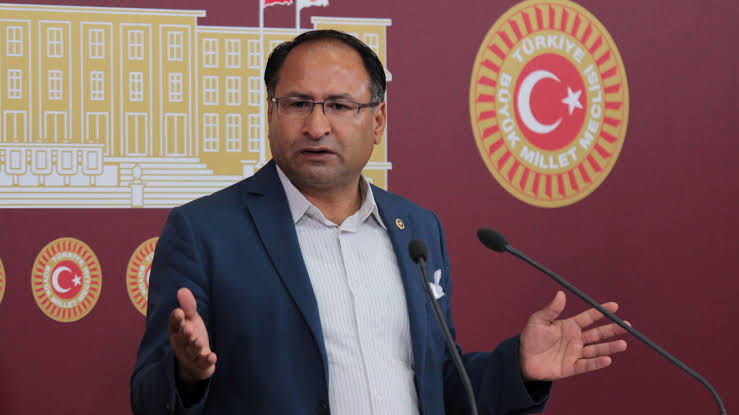 CHP’li Purçu:” Öğrencilerin özgürlük alanından elinizi çekin”