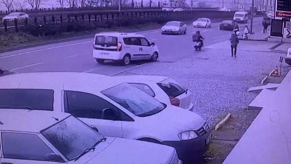 Rize’de motosikletin çarptığı yaya ağır yaralandı