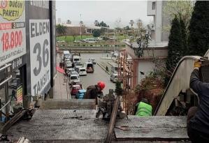 RİZE’DE ‘YÜRÜMEYEN MERDİVEN’ SÖKÜLÜYOR