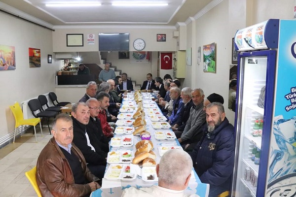 Milletvekili Adayları Çay Üreticileri Dayanışma Derneği’nde Kahvaltıda Buluştu
