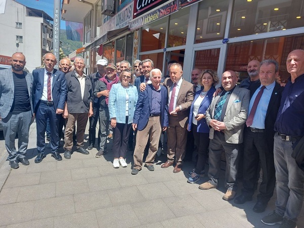 Milletvekili Adayı Köksal Toptan: “15 Mayıs’ta Çay Taban Fiyatı 15 TL Yaptık”