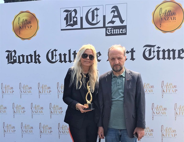 ÜNLÜ ROMANCI OCAK’IN 11’Cİ KİTABI “GELECEK GEÇMİŞİN SIR TUTULMASI” RAFLARDA YERİNİ ALDI