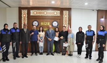 RİZE EMNİYET MÜDÜRÜ GÖKDUMAN DERECEYE GİRENLERE ÖDÜLLERİNİ TAKTİM ETTİ