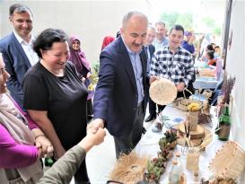 BAŞKAN METİN, ÖZEL GEREKSİNİMLİ BİREYLERİMİZİN SERGİSİNE KATILDI