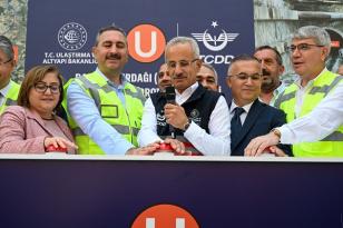 BAKAN URALOĞLU TÜRKİYE’NİN EN UZUN DEMİRYOLU TÜNELİNDE IŞIK GÖRÜNDÜ TÖRENİNE KATILDI