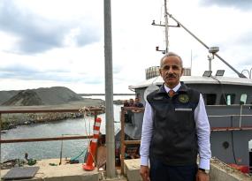 URALOĞLU, RİZE’DE YAPIMI DEVAM EDEN İYİDERE LOJİSTİK LİMANI’NDA İNCELEMELERDE BULUNDU