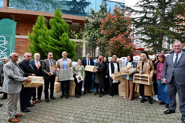 Rize’de Orman Köylüsü Kadınlar Arı Sütü Üretecek