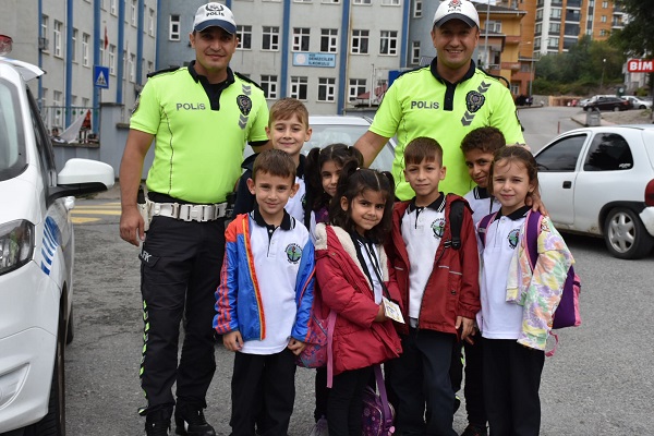 RİZE’DE OKUL ÇEVRELERİNDE EMNİYETİ GÖREVDE