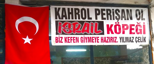 Rizeli Esnaf Barbar İsrail’e Tepkisini İş Yerine Pankart Asarak Lanetledi