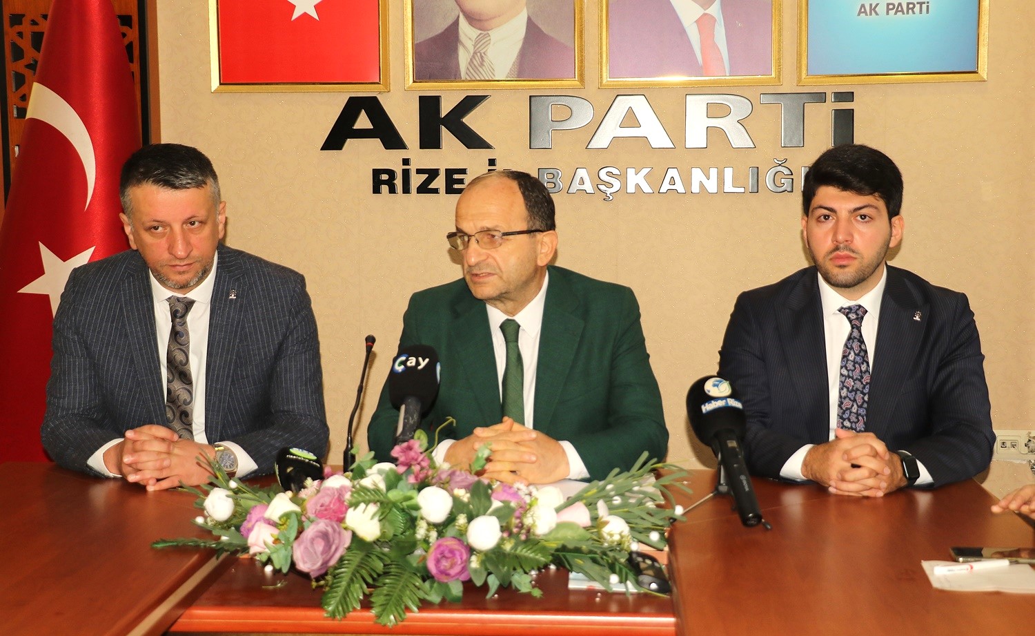 AK PARTİ İL BAŞKANI AYAR, RİZE BASINIYLA BİR ARAYA GELDİ