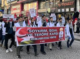 RİZE’DE GENÇ HEKİMLERİN SESSİZ YÜRÜYÜŞÜNDE 7.HAFTA