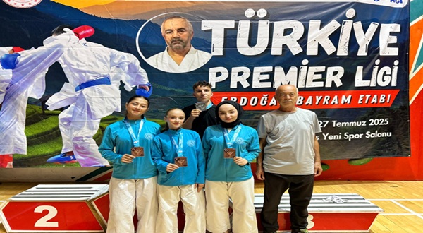 RİZELİ KARATECİLERDEN BÜYÜK BAŞARI